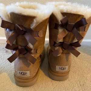 UGG boots - brown w brown bows